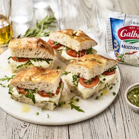 20220118_Retouched_Galbani_Mozzarella-Focaccia_Landscape_sharper_47606