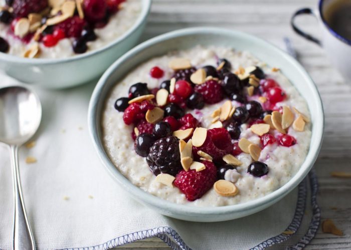 porridge_with_berries_50767_16x9
